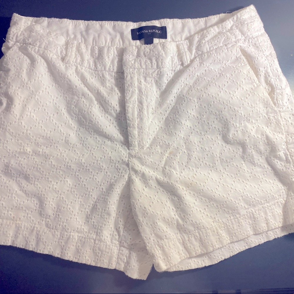 Size 8 Banana Republic eyelet pattern shorts